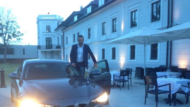 Prišiel som pozrieť do Chateau Appony **** či tu Dominika Cibulkova a spol.nenarobili bordel,ale všetko je ok...navyše dnes je tu nádherná Talianka ALFA ROMEO - The official page Alfa Romeo Giulia a vidieť,že to Taliani proste vedia s autami parádne;)))