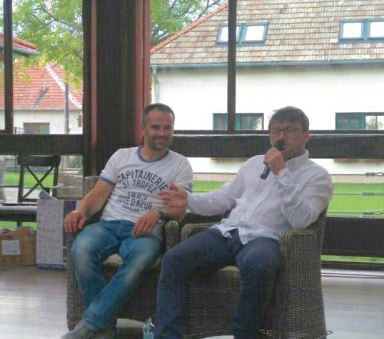 V Reštaurácia Pálenica Jelšovce si dnes v rámci teambuildingu šikovní manažéri vypočuli veľa zaujímavého od fenoména futbalu akým je určite Ľubomír Moravčík...